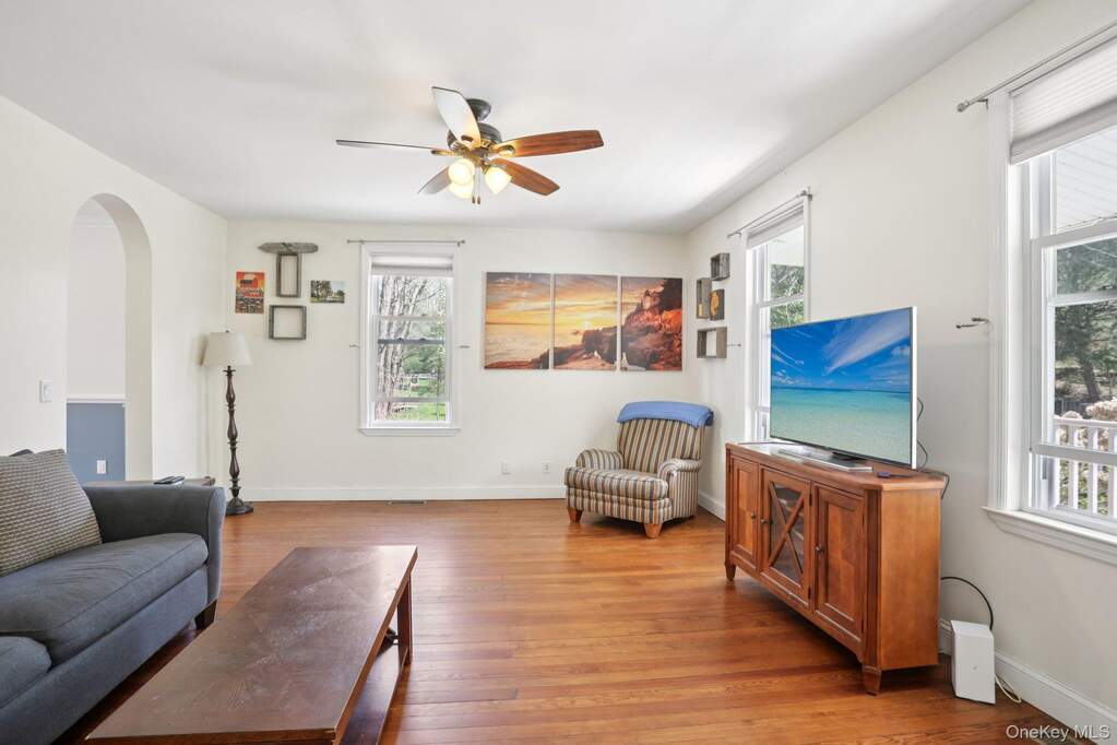 3 Bedroom Single Family Home/House's Image 8