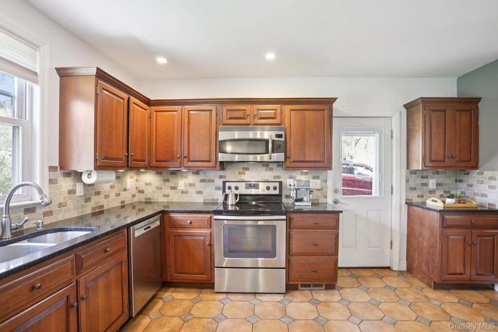 3 Bedroom Single Family Home/House's Image 15