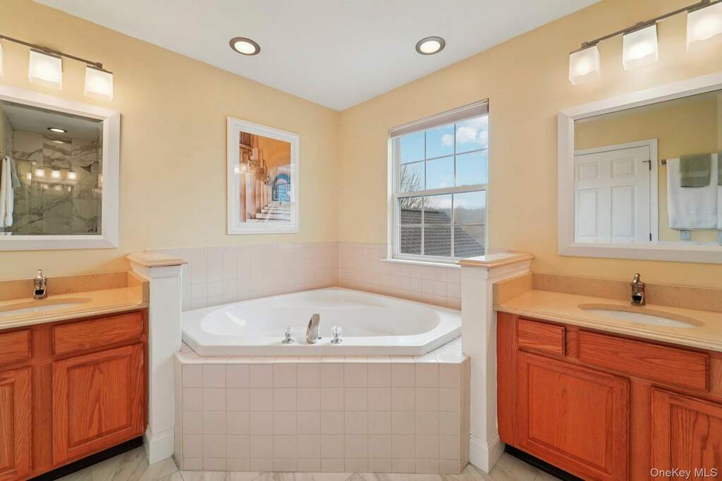2 Bedroom Villa/Townhouse's Image 11