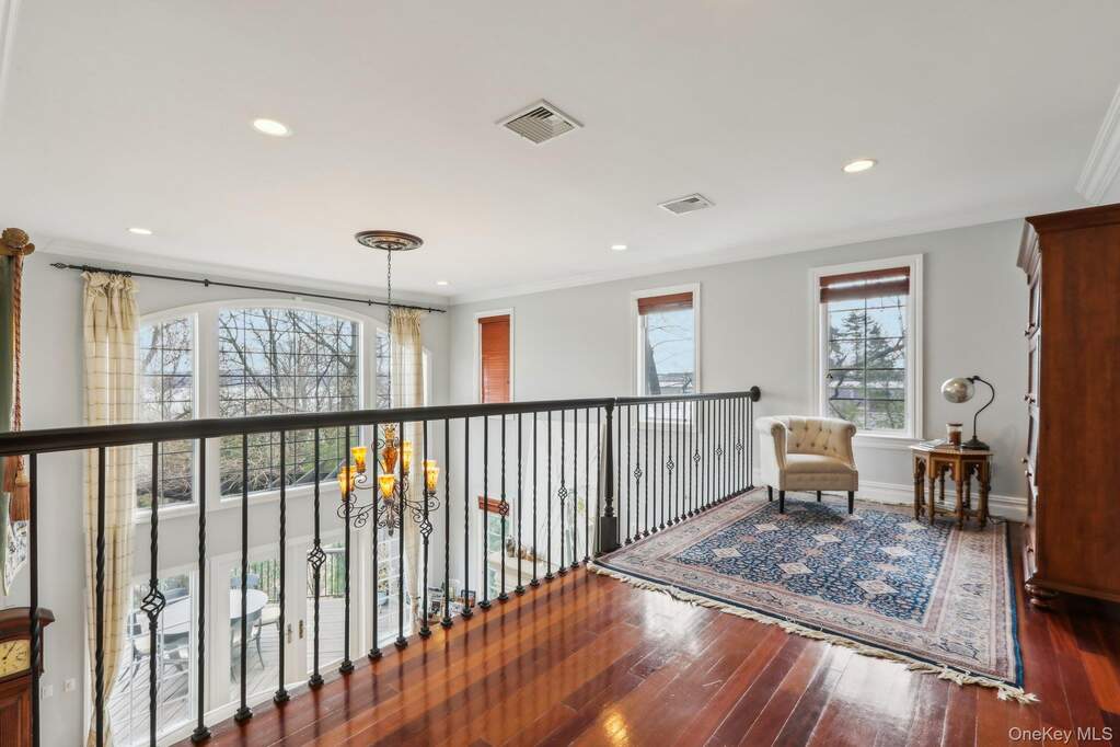 5 Bedroom Single Family Home/House's Image 15