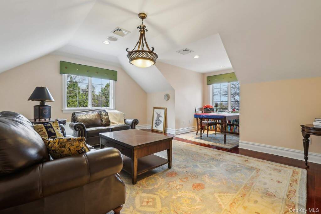 5 Bedroom Single Family Home/House's Image 29