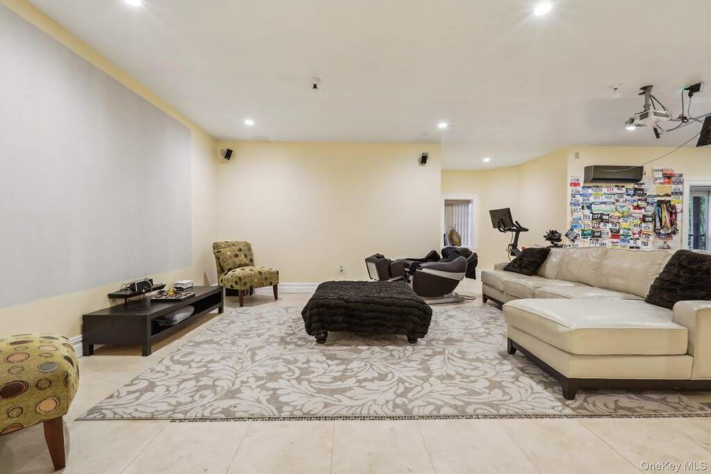 5 Bedroom Single Family Home/House's Image 31