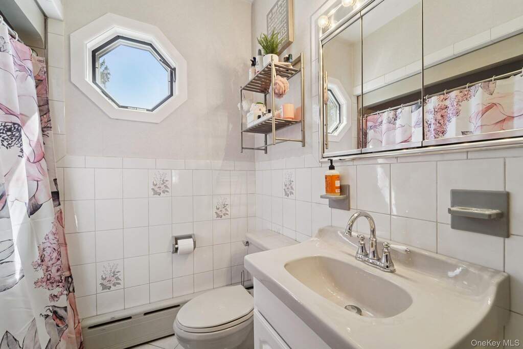 3 Bedroom Single Family Home/House's Image 12