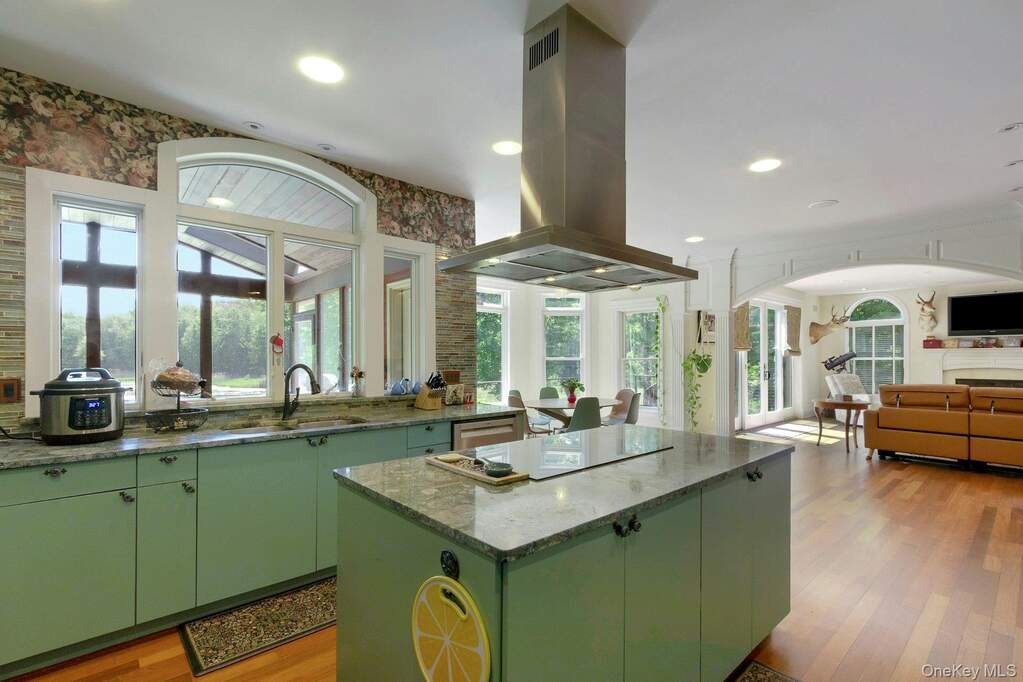 4 Bedroom Single Family Home/House's Image 8
