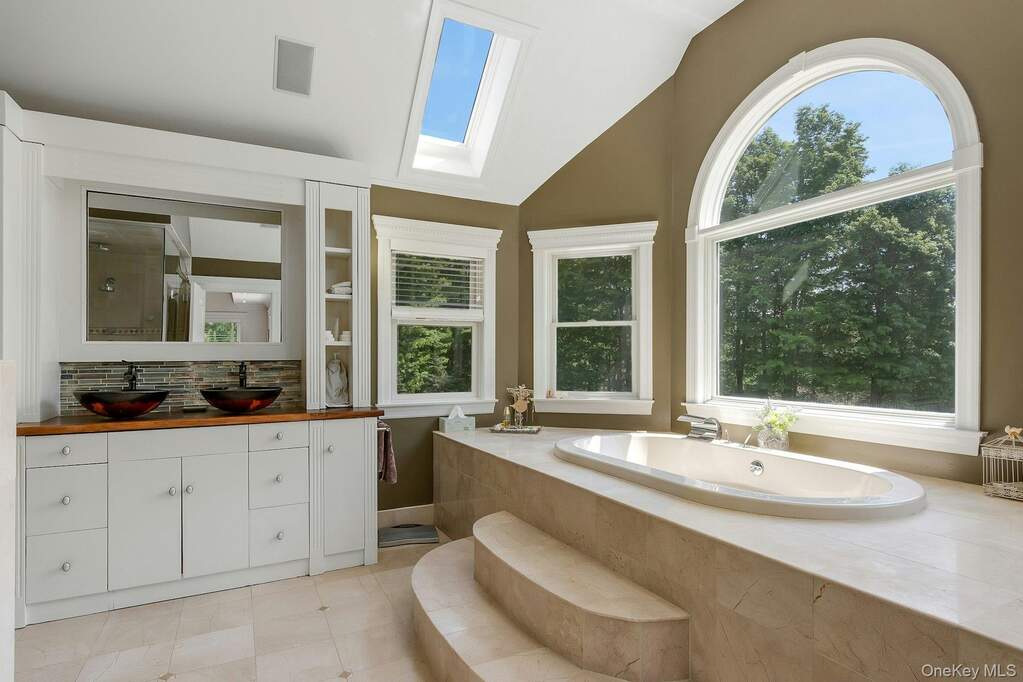 4 Bedroom Single Family Home/House's Image 18