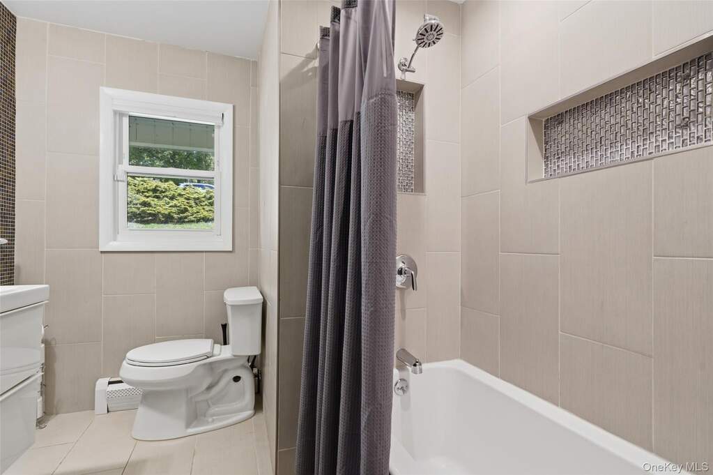 3 Bedroom Single Family Home/House's Image 11