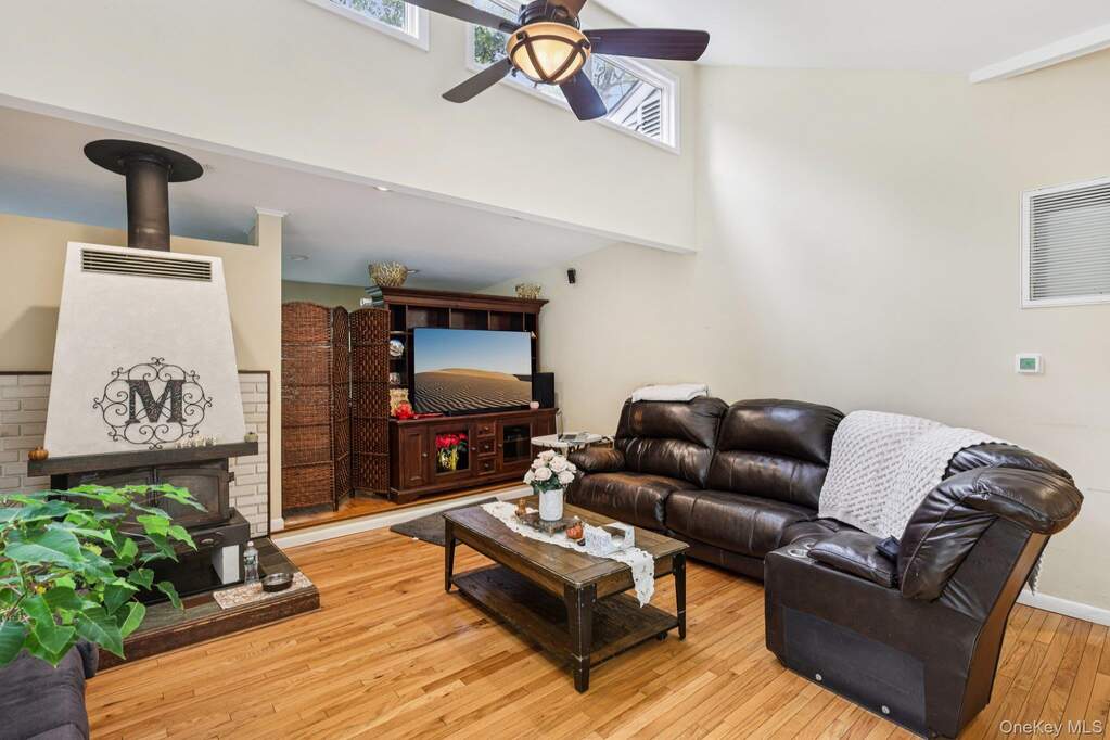 5 Bedroom Single Family Home/House's Image 12