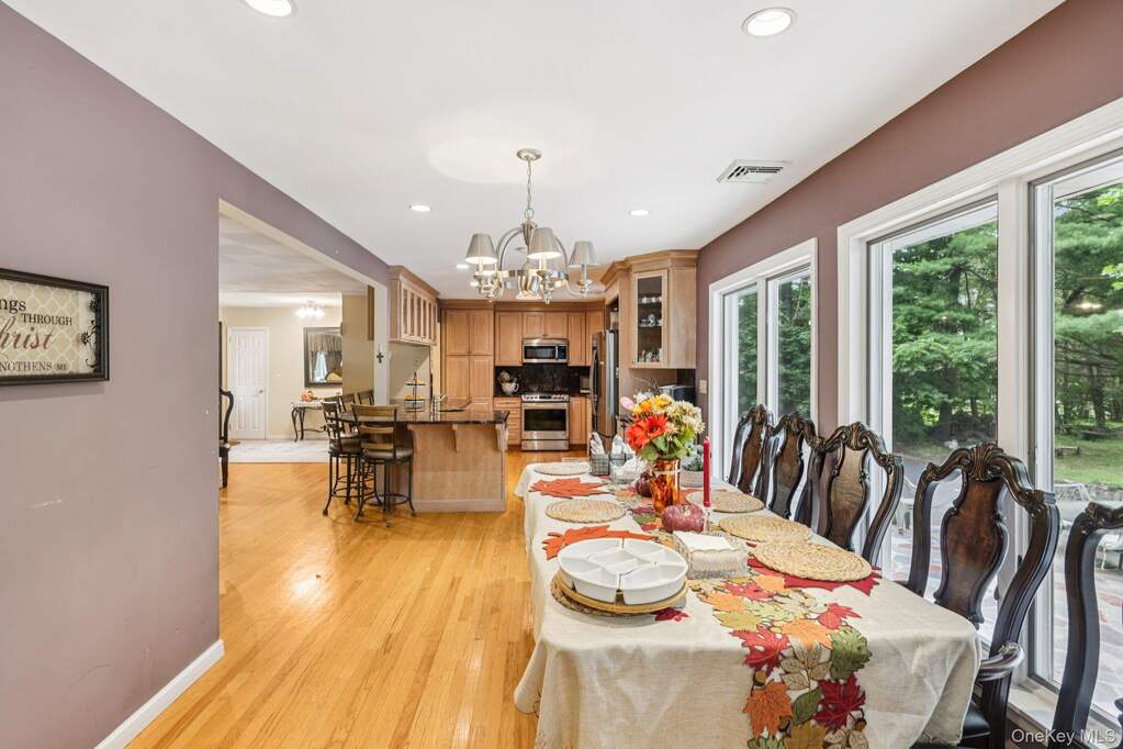 5 Bedroom Single Family Home/House's Image 6