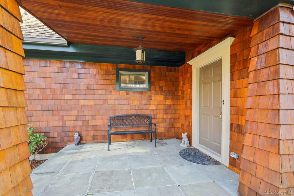 6 Bedroom Single Family Home/House's Image 10