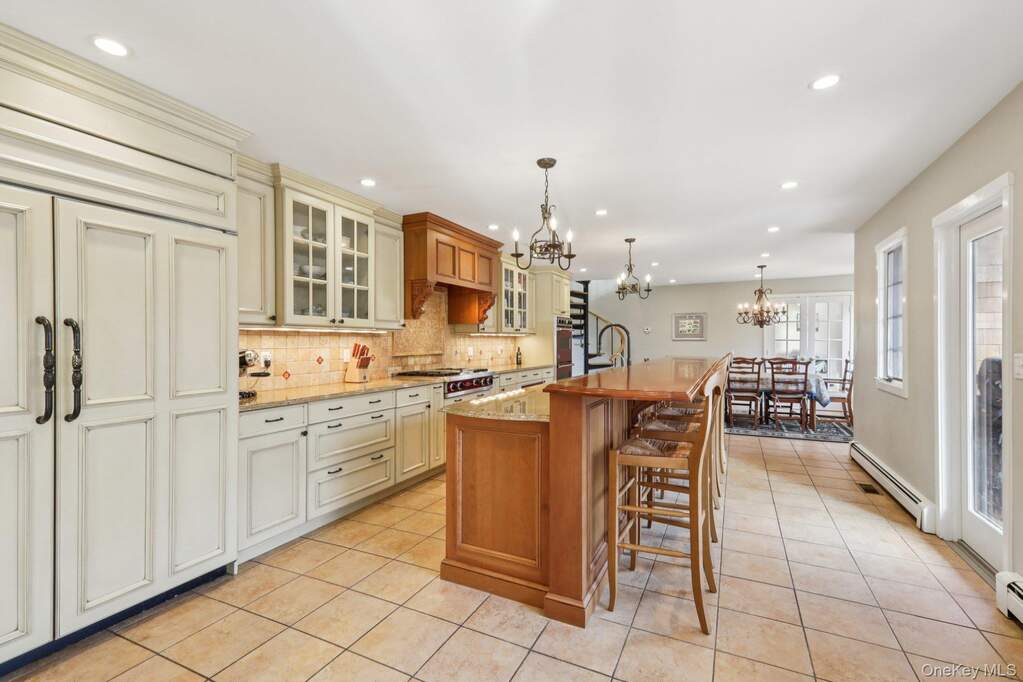6 Bedroom Single Family Home/House's Image 17