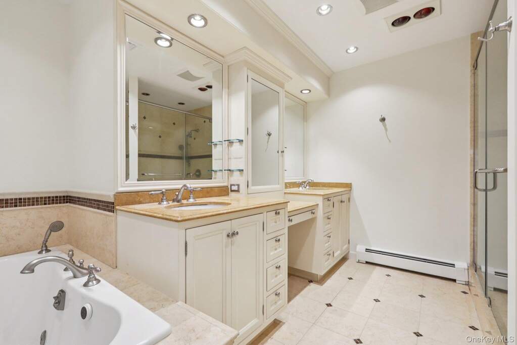6 Bedroom Single Family Home/House's Image 34