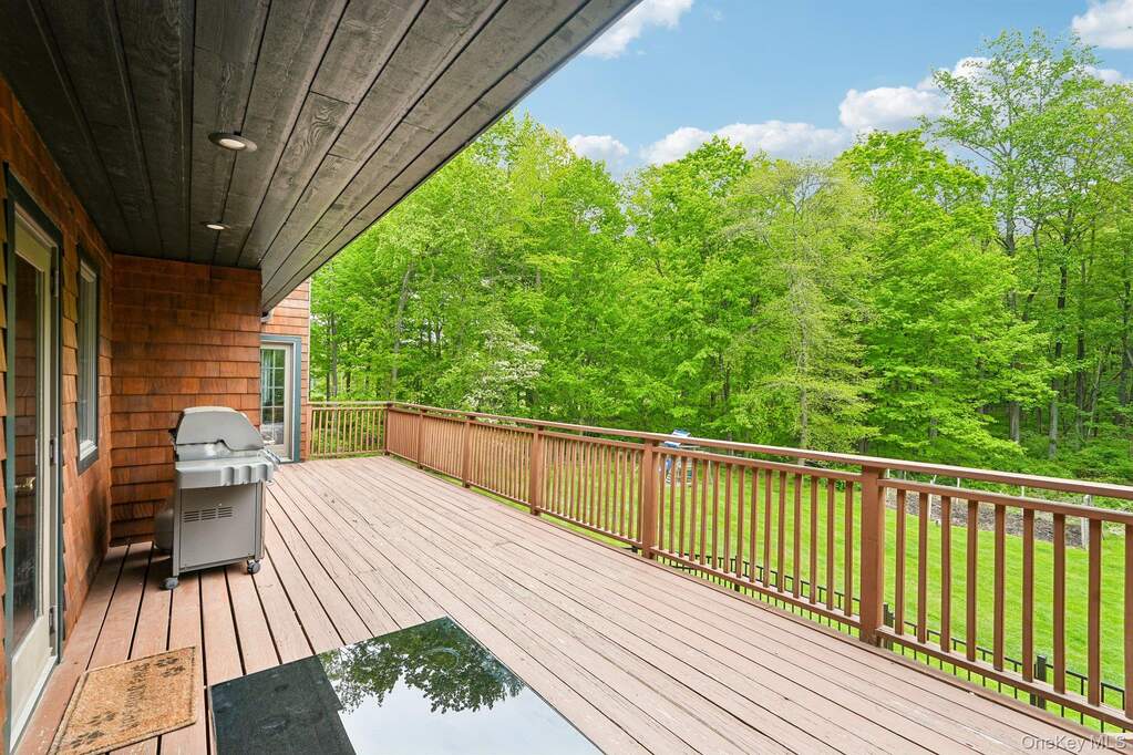 6 Bedroom Single Family Home/House's Image 35