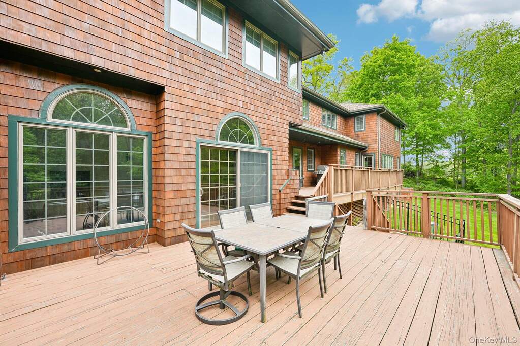 6 Bedroom Single Family Home/House's Image 37
