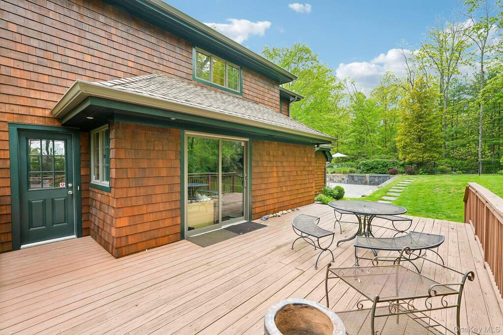 6 Bedroom Single Family Home/House's Image 38