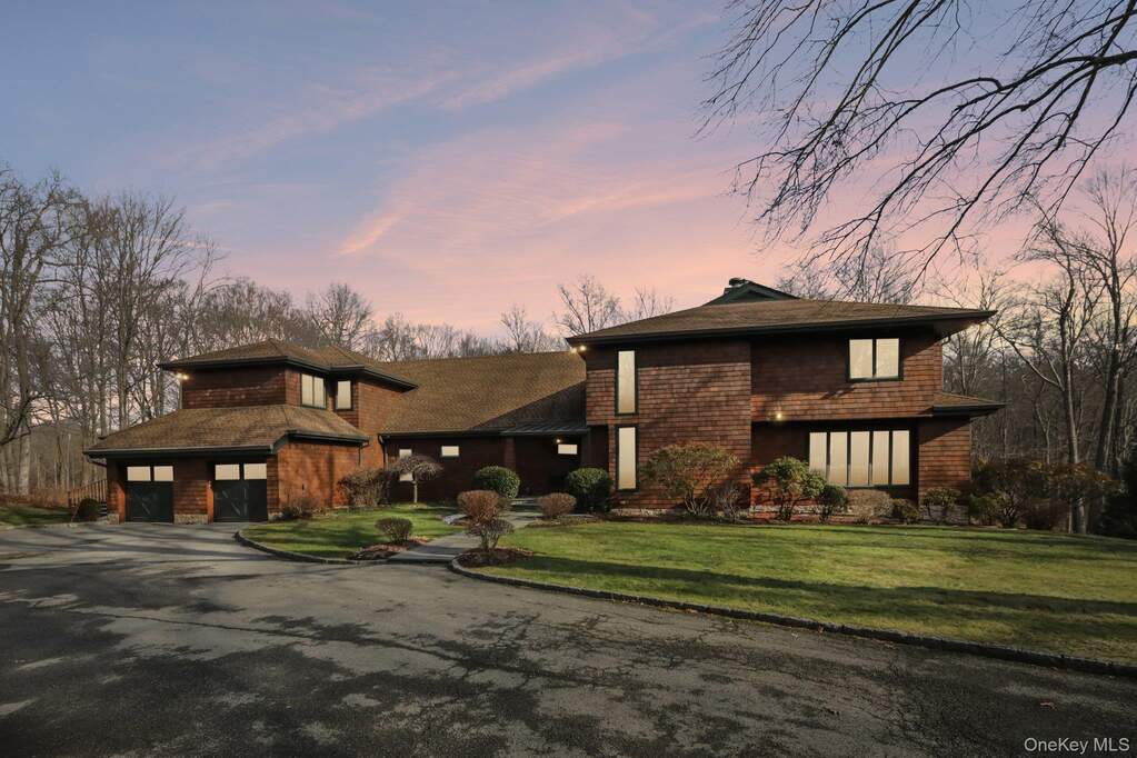 6 Bedroom Single Family Home/House's Image 42