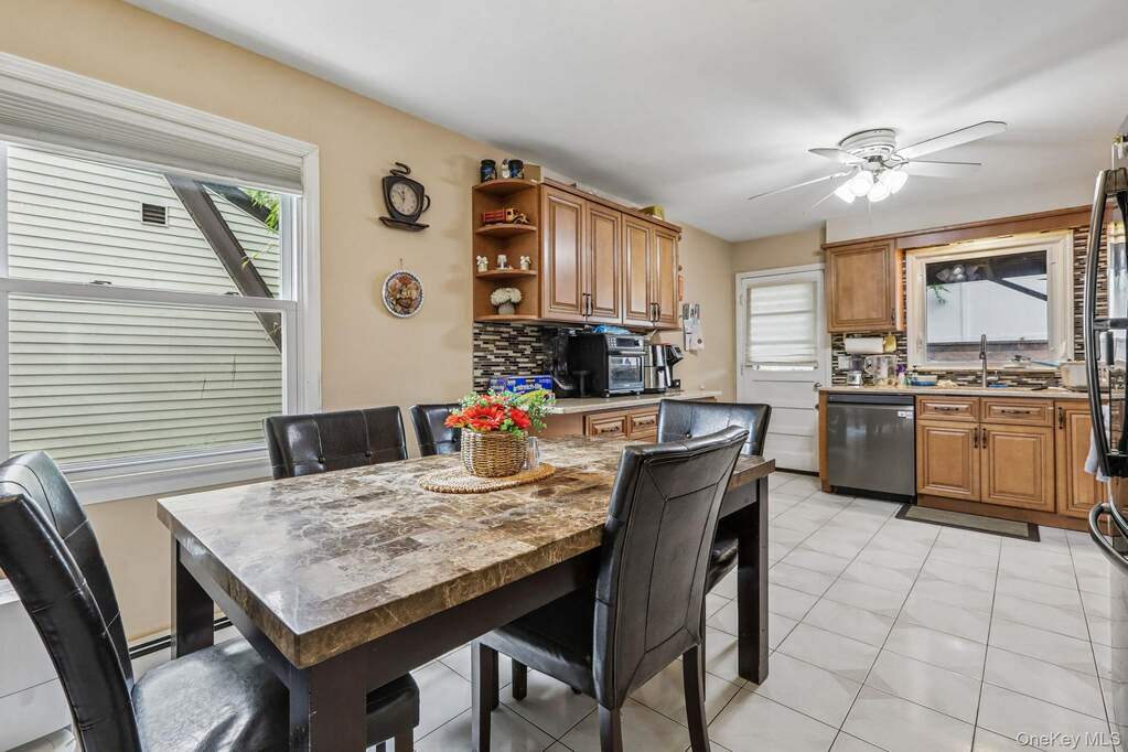 3 Bedroom Multi Unit's Image 25