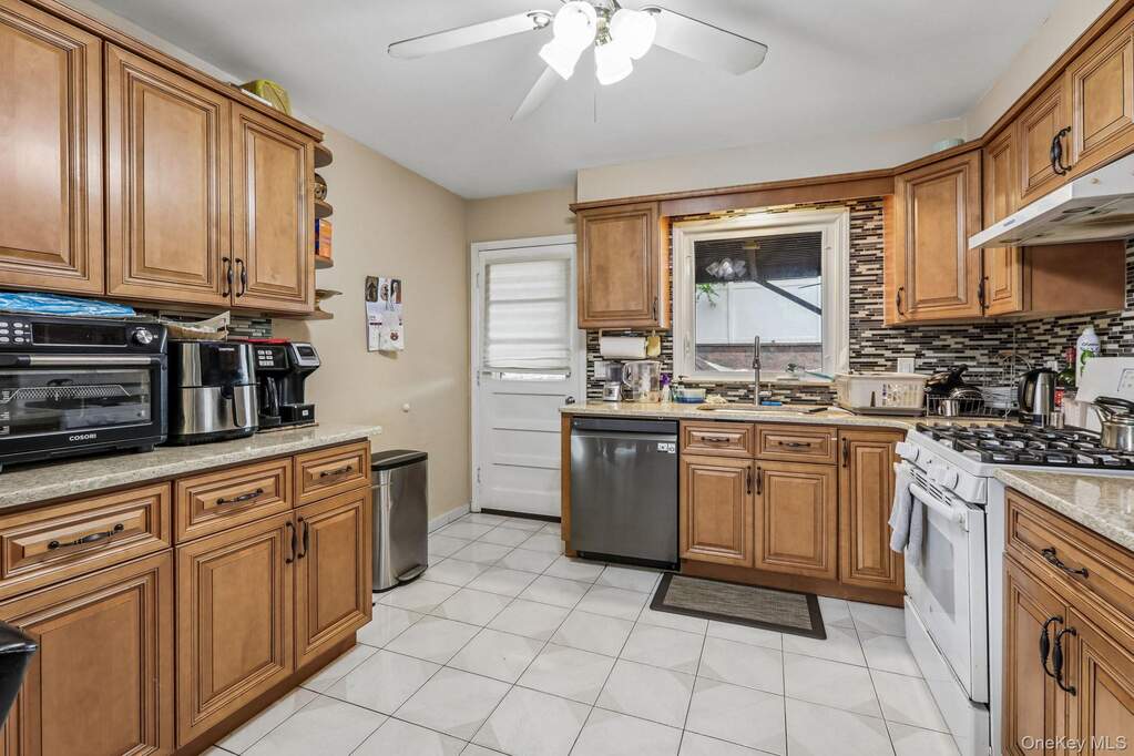 3 Bedroom Multi Unit's Image 26
