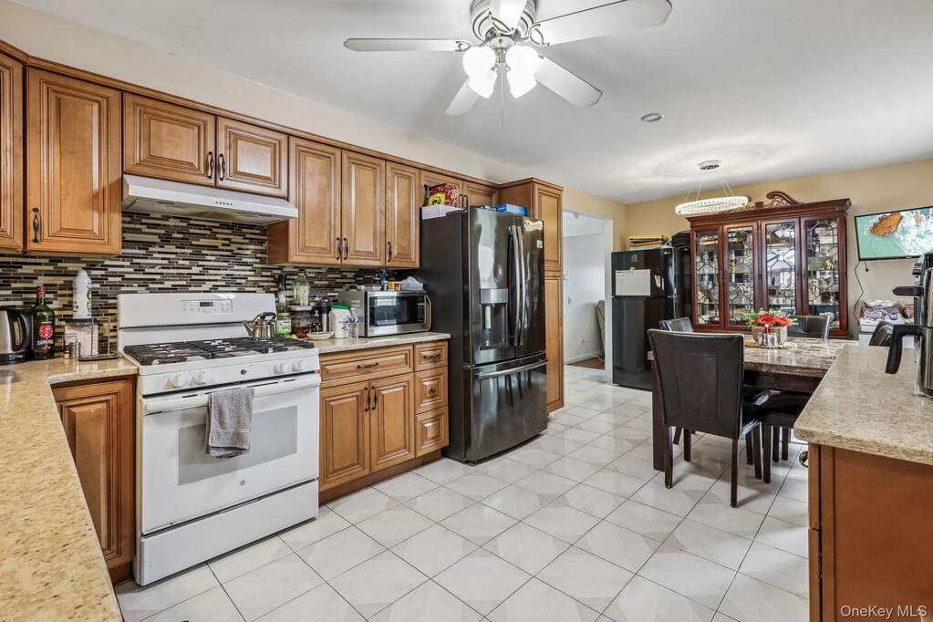 3 Bedroom Multi Unit's Image 27