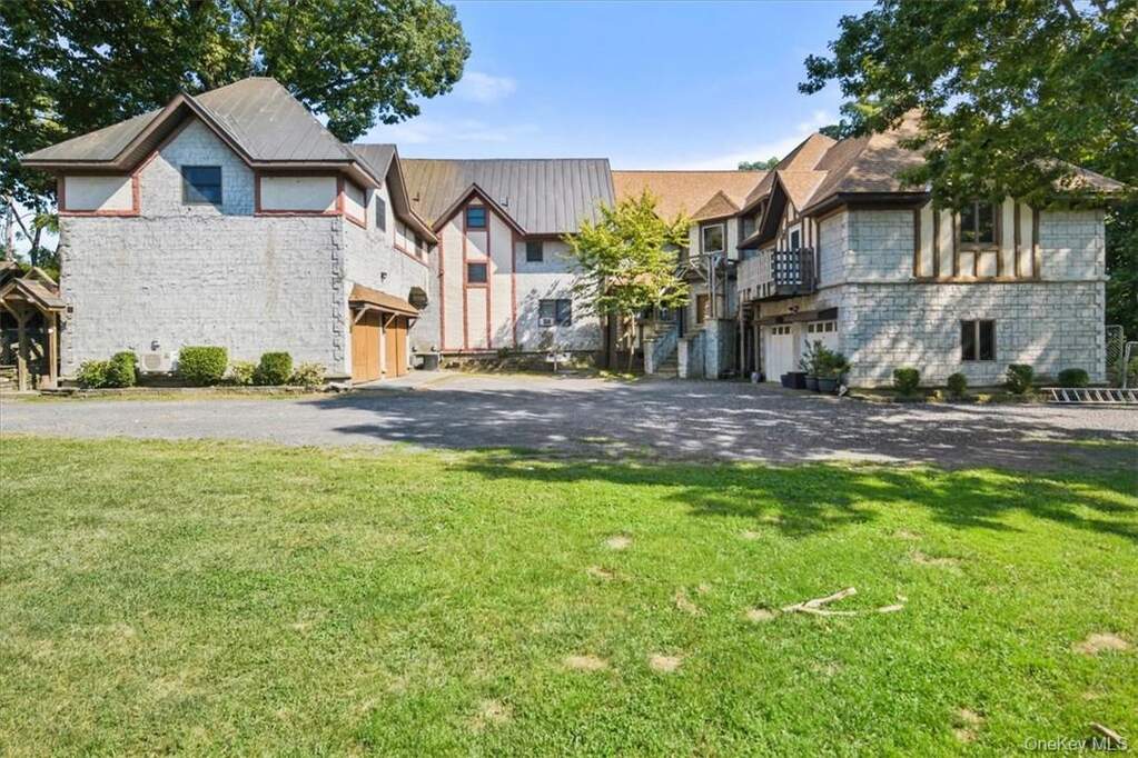 8 Bedroom Multi Unit's Image 21