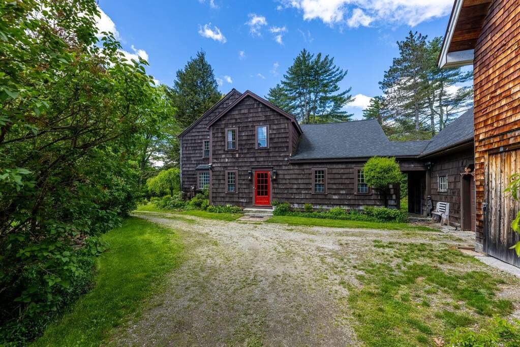 4 Bedroom Single Family Home/House's Image 9