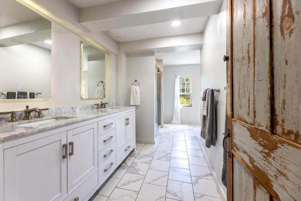 4 Bedroom Single Family Home/House's Image 28