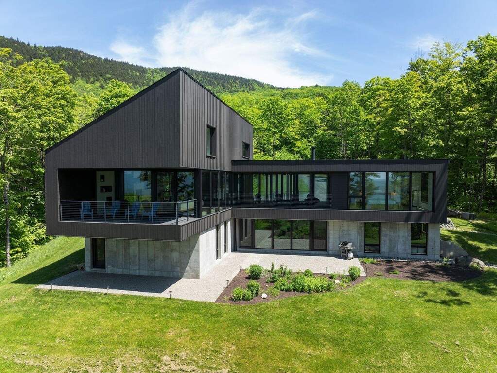 4 Bedroom Single Family Home/House's Image 27