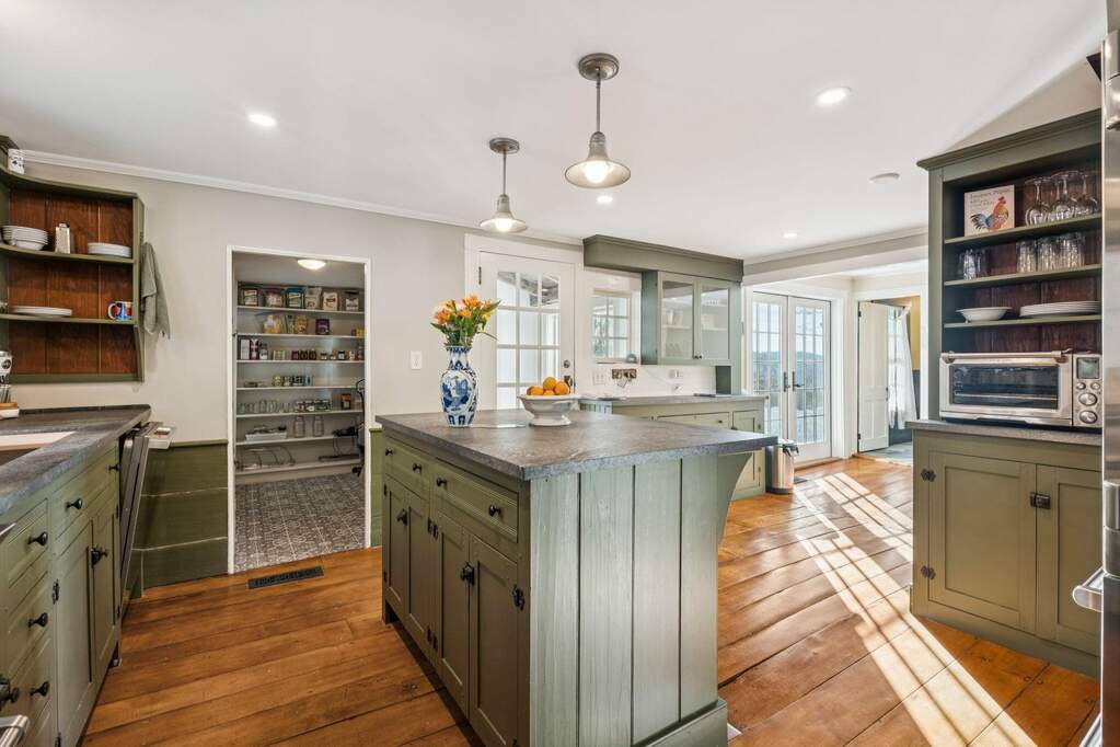 4 Bedroom Single Family Home/House's Image 11
