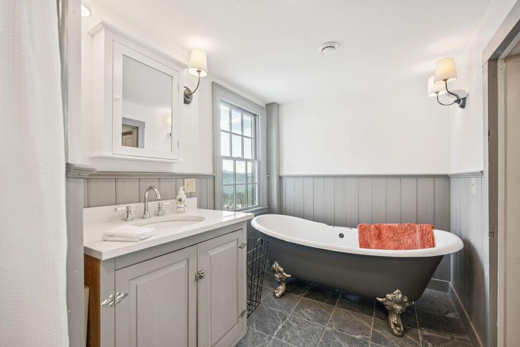 4 Bedroom Single Family Home/House's Image 20