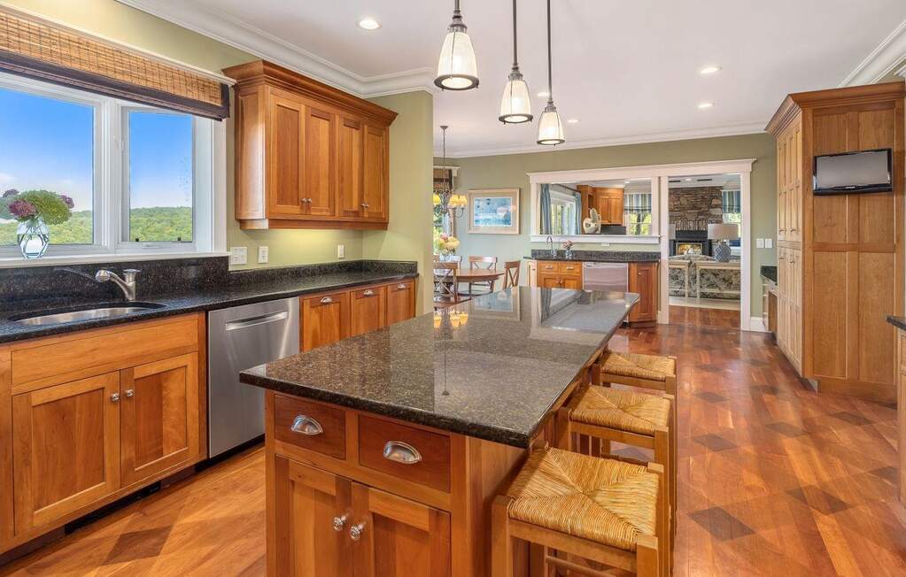 4 Bedroom Single Family Home/House's Image 7