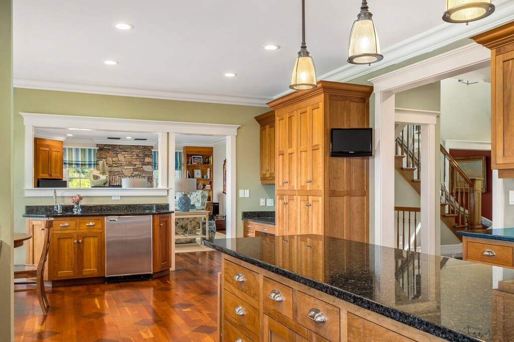 4 Bedroom Single Family Home/House's Image 9