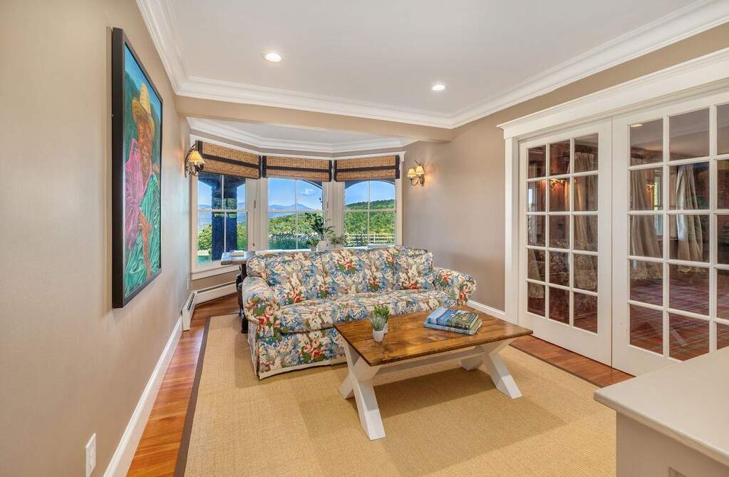 4 Bedroom Single Family Home/House's Image 32