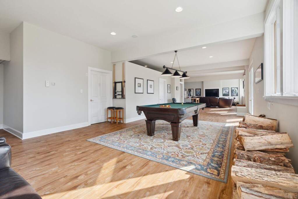 6 Bedroom Single Family Home/House's Image 28