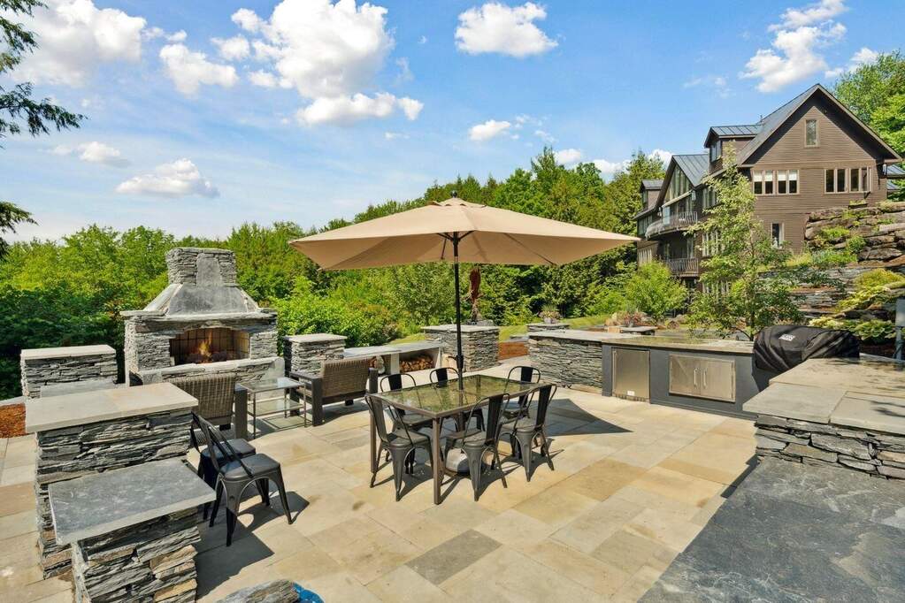 6 Bedroom Single Family Home/House's Image 32