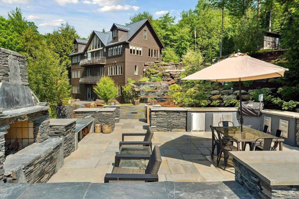 6 Bedroom Single Family Home/House's Image 33