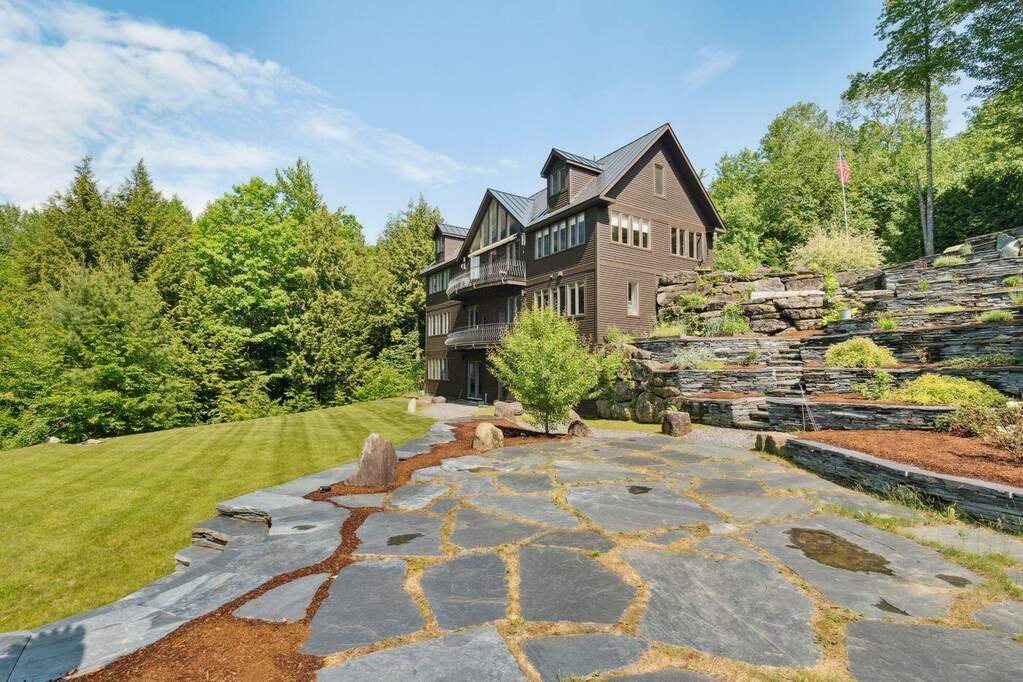 6 Bedroom Single Family Home/House's Image 34