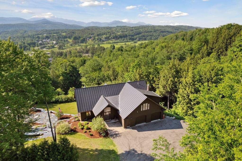 6 Bedroom Single Family Home/House's Image 42