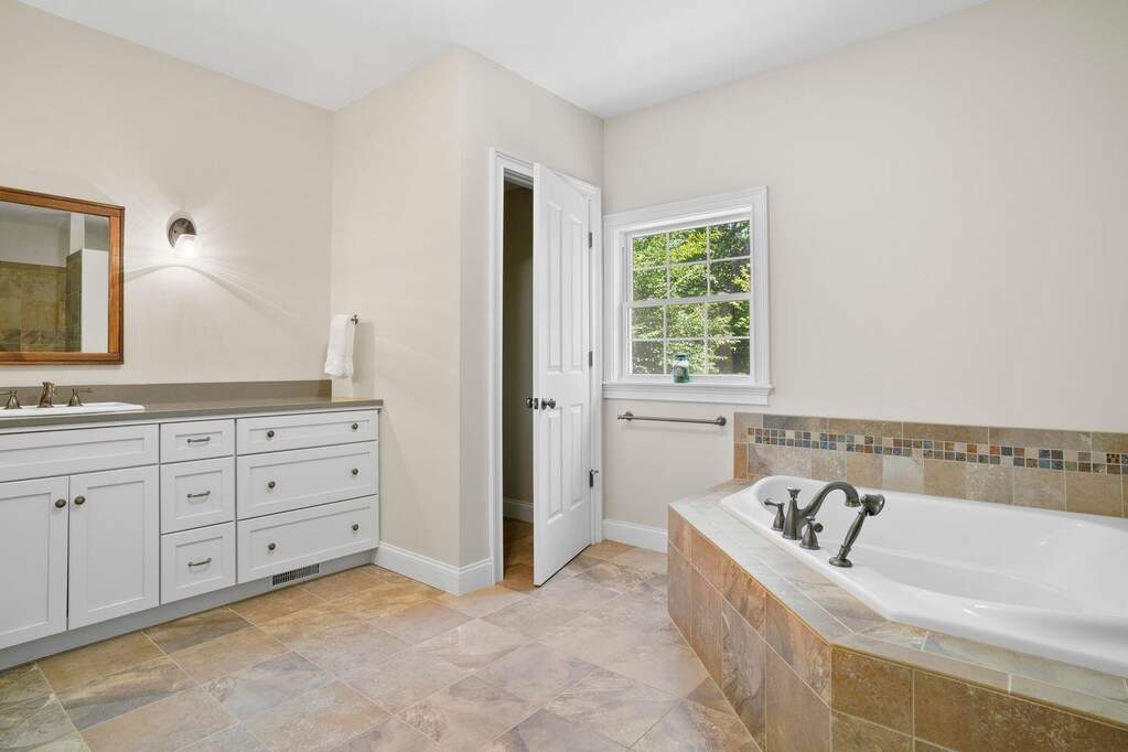 4 Bedroom Single Family Home/House's Image 17