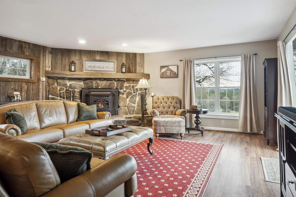 4 Bedroom Single Family Home/House's Image 16