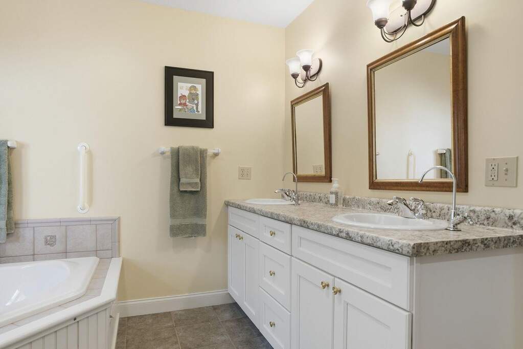 4 Bedroom Single Family Home/House's Image 14