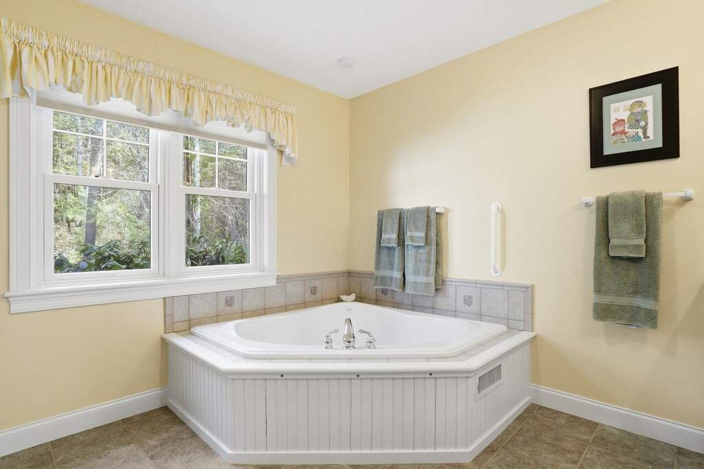 4 Bedroom Single Family Home/House's Image 15