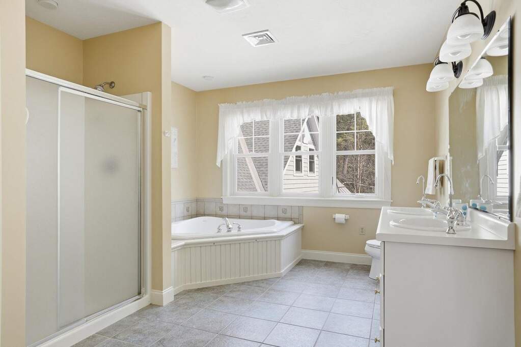 4 Bedroom Single Family Home/House's Image 24