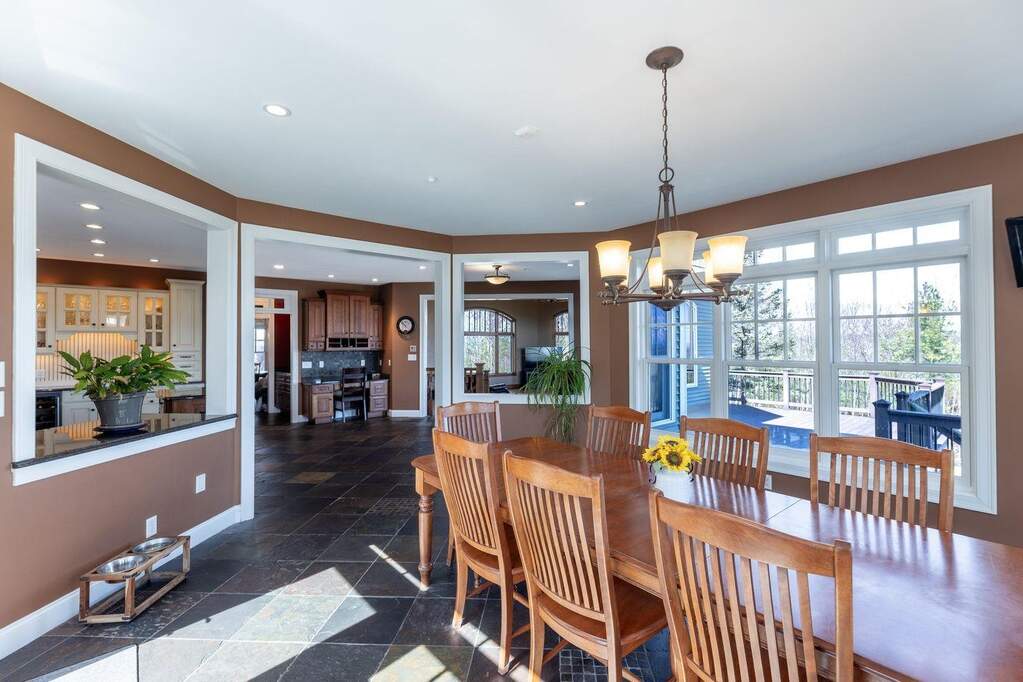 6 Bedroom Single Family Home/House's Image 13