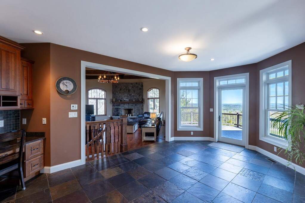 6 Bedroom Single Family Home/House's Image 14