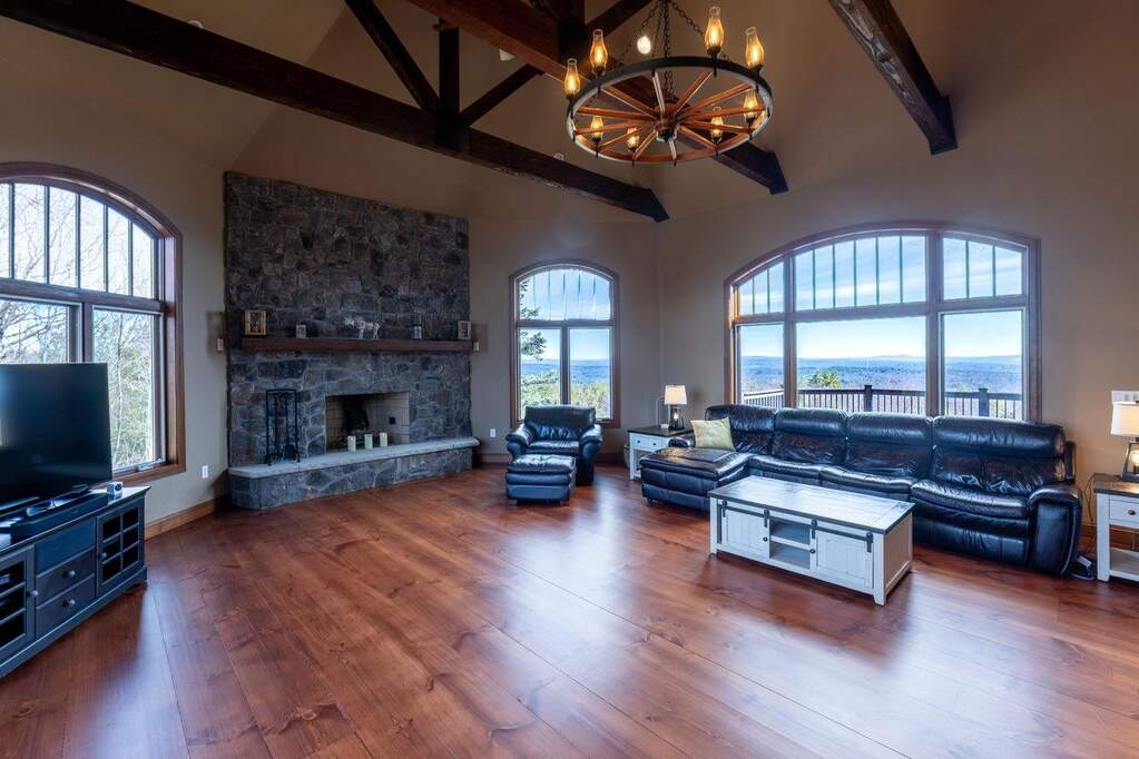 6 Bedroom Single Family Home/House's Image 17