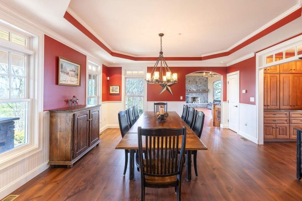 6 Bedroom Single Family Home/House's Image 18