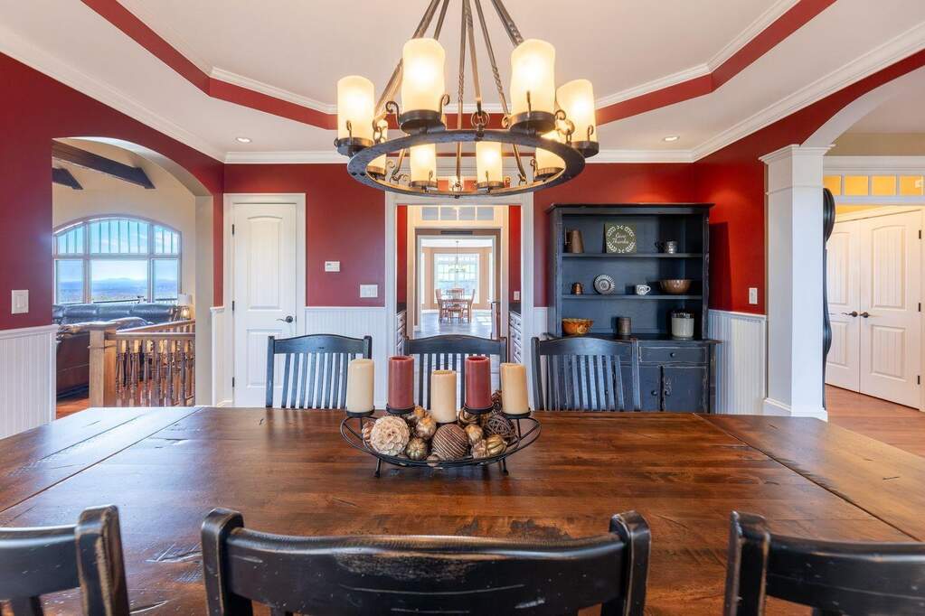 6 Bedroom Single Family Home/House's Image 19