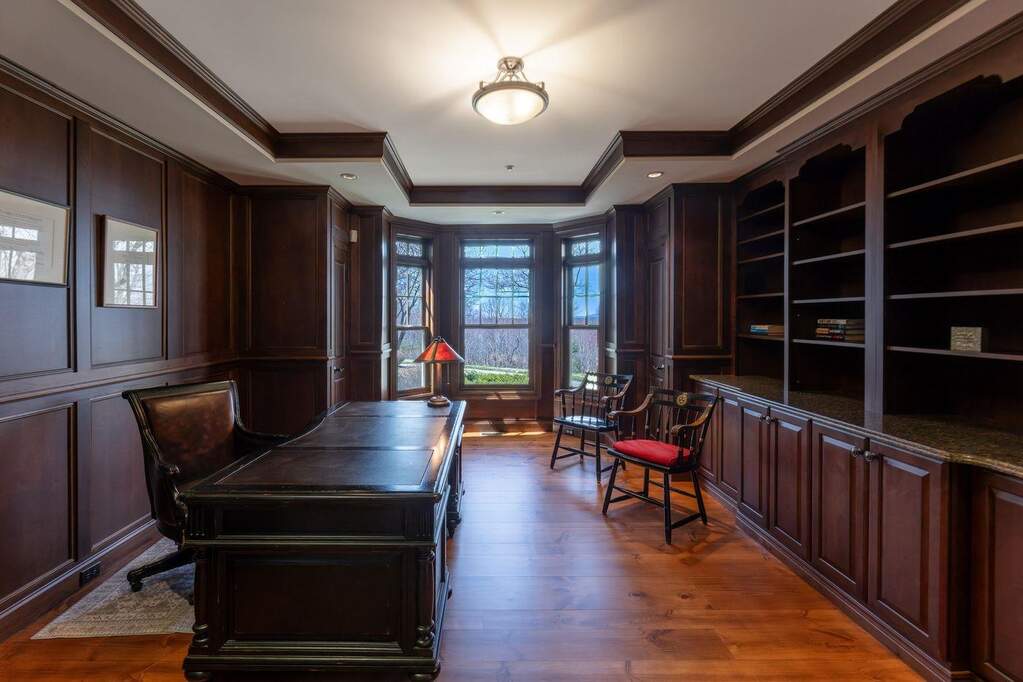 6 Bedroom Single Family Home/House's Image 20