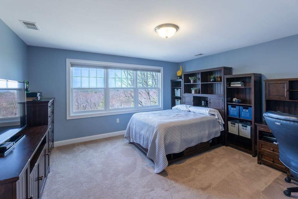 6 Bedroom Single Family Home/House's Image 30
