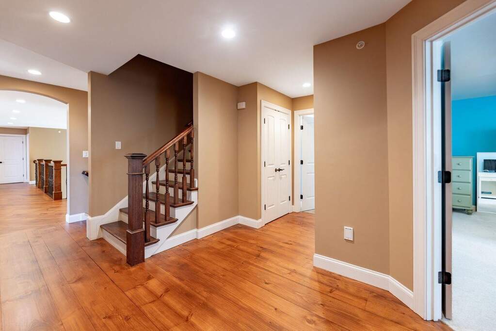 6 Bedroom Single Family Home/House's Image 34