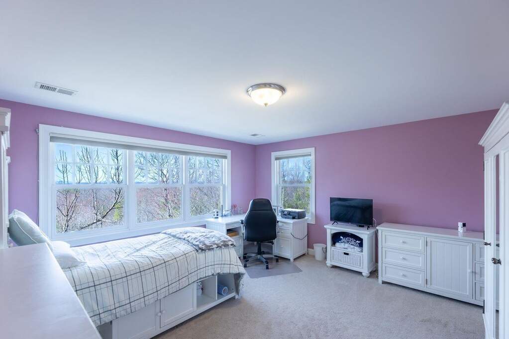 6 Bedroom Single Family Home/House's Image 36